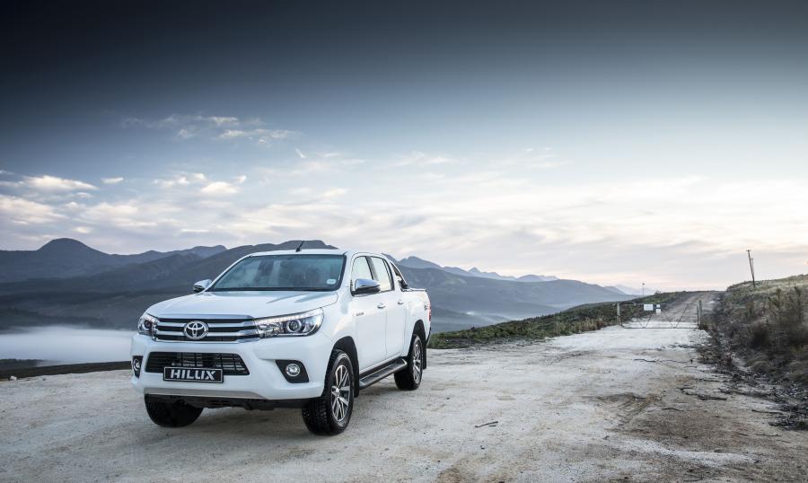  Toyota Hilux 4x4 Raider Double Cab 2016 года  (ZA) (фото 5 из 40)
